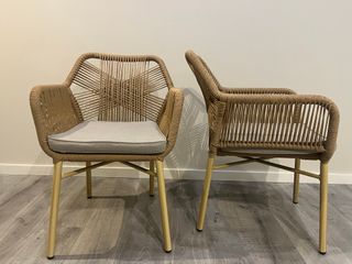 Mesa de cristal y 4 sillas ratán