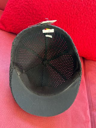 Gorra negra de malla