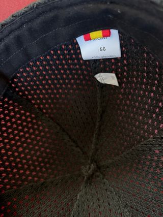 Gorra negra de malla