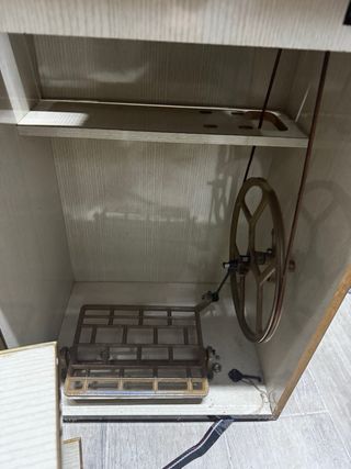 Máquina de coser Alfa con mueble