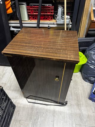 Máquina de coser Alfa con mueble
