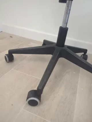 Silla de oficina negra