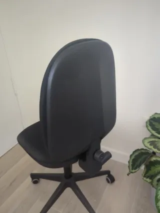 Silla de oficina negra