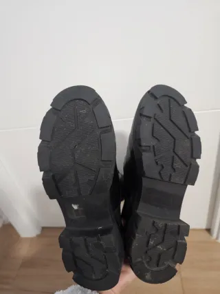 Botas altas negras con cordones