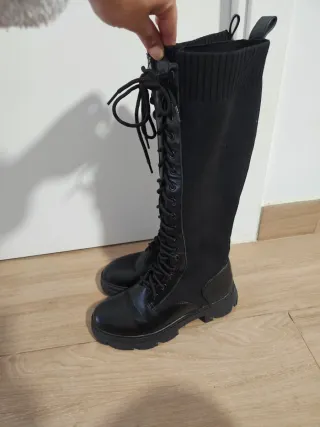 Botas altas negras con cordones