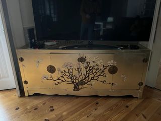 Móvel Chinês Vintage Dourado com Flores
