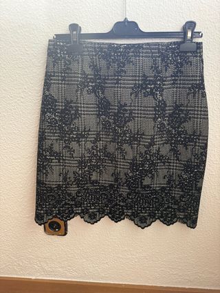 Falda Recta de encaje Gris y Negra