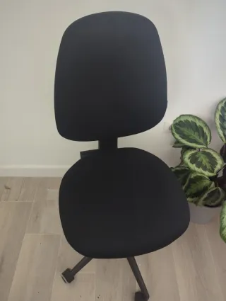 Silla de oficina negra