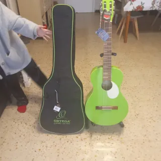Guitarra Ortega Verde - Como Nueva