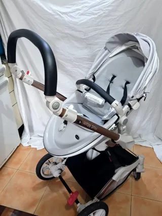 Carrito de bebé con capazo y accesorios