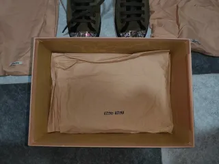 Stivali Miu Miu stile militare con diamanti