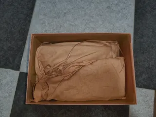 Stivali Miu Miu stile militare con diamanti