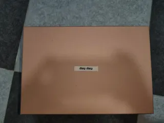 Stivali Miu Miu stile militare con diamanti