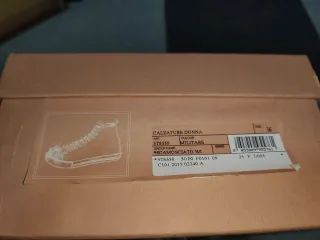 Stivali Miu Miu stile militare con diamanti