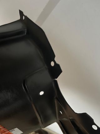 Paso de rueda delantero derecho