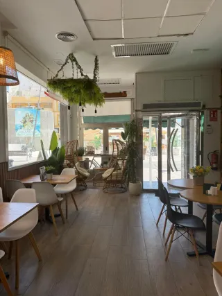 Se vende se traspasa local bajo comercial cafeteri