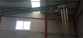 Puente grúa con polipasto y ruedas