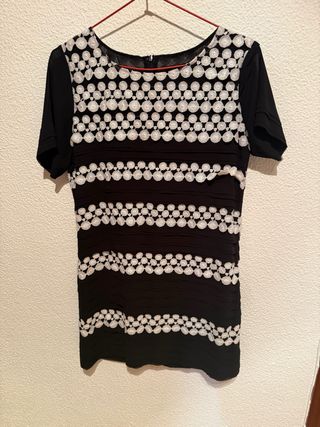 Vestido Gasa Negro y Blondas Blancas