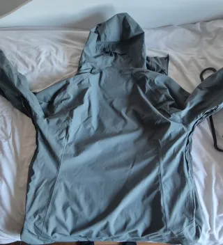 Chaqueta Hardshell Impermeable de Montaña 2025
