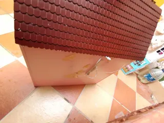 Casa de muñecas rosa de madera