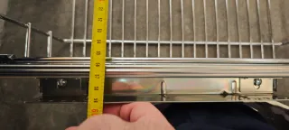 2 cajoneras extraíbles metálicas.