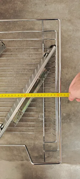 2 cajoneras extraíbles metálicas.