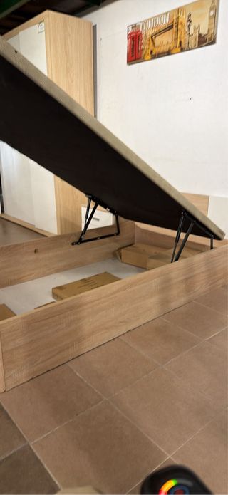 Canapé de madera y tela beige