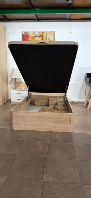 Canapé de madera y tela beige