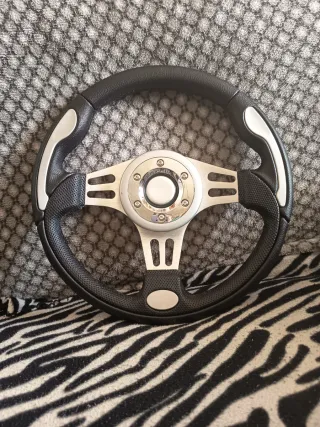 Volante deportivo rojo y negro