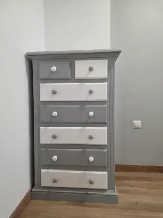 Cómoda infantil 8 cajones gris y blanco