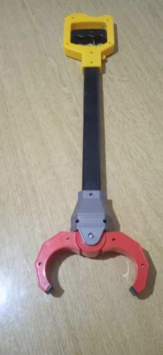 Raccoglitore giocattolo con pinza