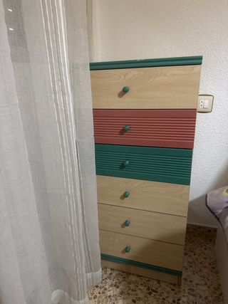 Cajonera de madera y plástico