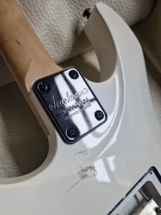 Guitarra Jackson JS12 Modificada