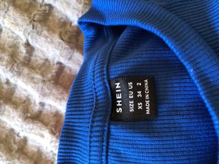 Top azul manga larga crop