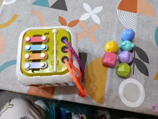 Cubo de actividades para bebés