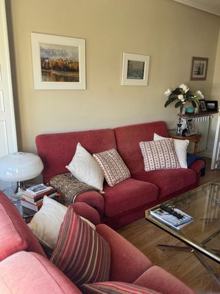 Conjunto 2 sofás de tela color burdeos