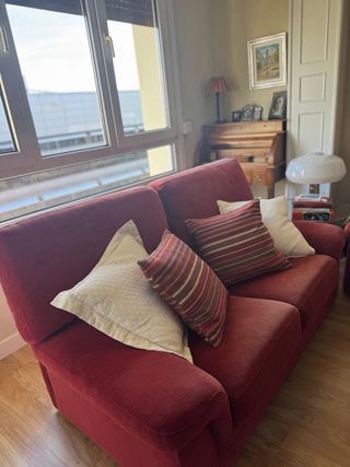 Conjunto 2 sofás de tela color burdeos