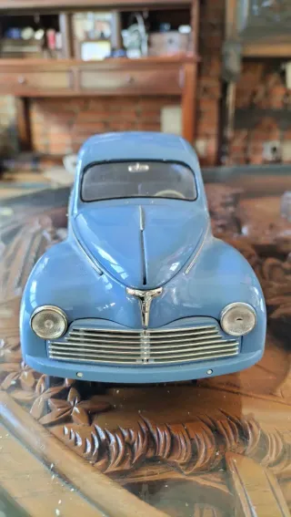 Coche a escala Peugeot 203 1954 1/18