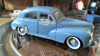 Coche a escala Peugeot 203 1954 1/18