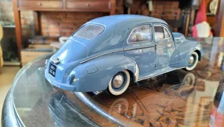 Coche a escala Peugeot 203 1954 1/18