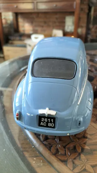 Coche a escala Peugeot 203 1954 1/18