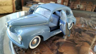 Coche a escala Peugeot 203 1954 1/18