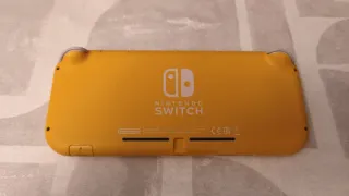 Nintendo Switch Lite Amarilla + Accesorios