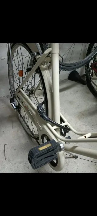 Bicicleta paseo Biciclásica crema