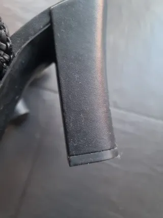 Sandalia alta tejida negra