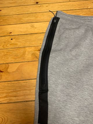 Pantalones Nike Tech Gris
