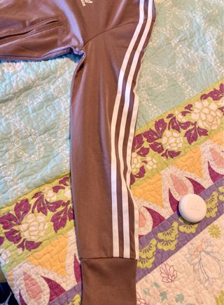 Sudadera Adidas Marrón con Rayas