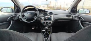 Ford Focus Gris 5 Puertas Gasolina