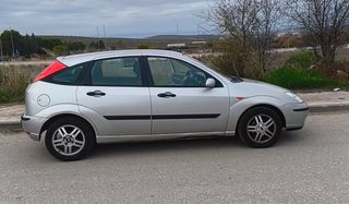Ford Focus Gris 5 Puertas Gasolina
