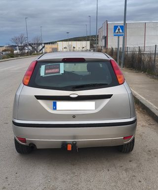 Ford Focus Gris 5 Puertas Gasolina